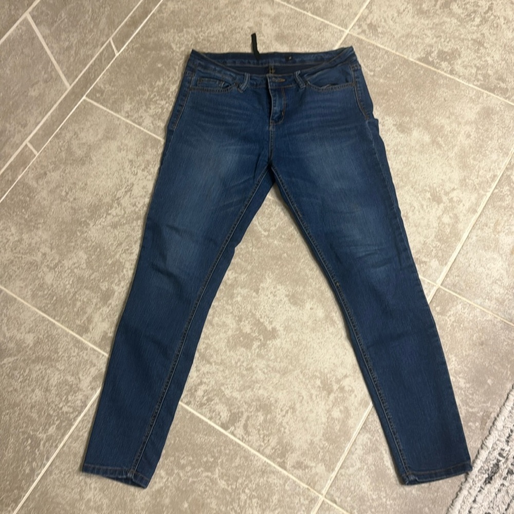 Medium rise size 29 stretchy jean by Harper